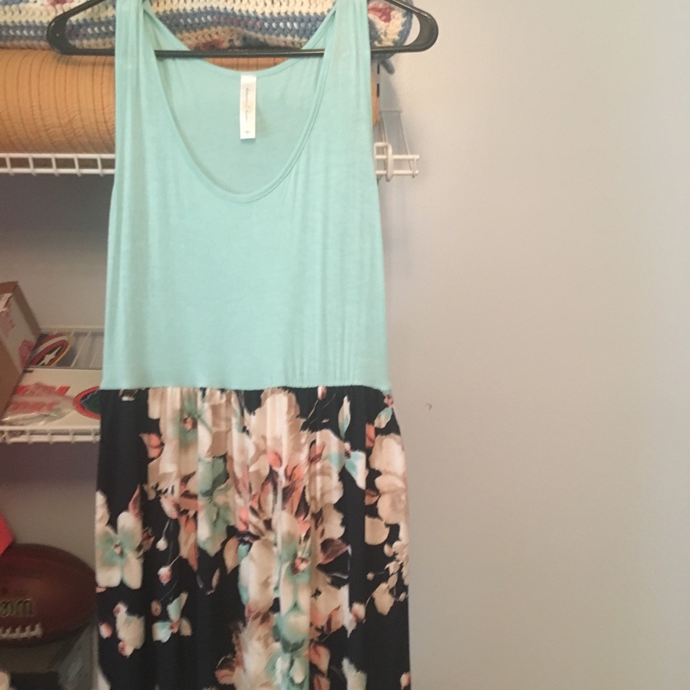 Beautiful Floral Maxi Dress - Small